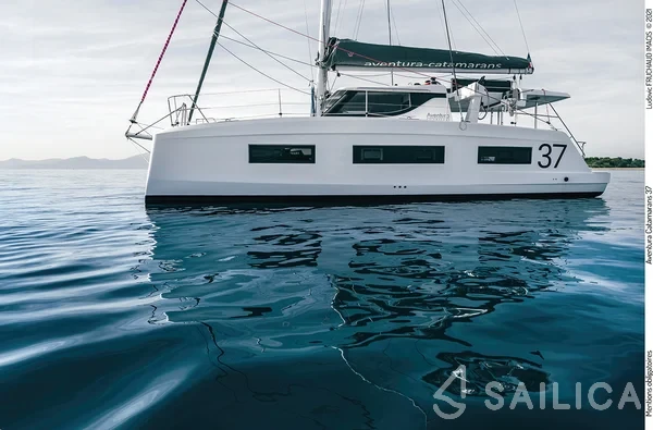 Aventura 37 - Yacht Charter Sailica
