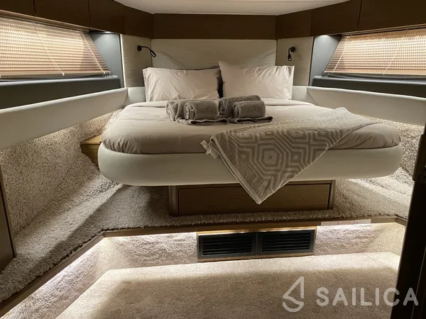 Bavaria R55 - Yacht Charter Sailica