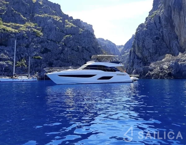 Bavaria R55 - Yacht Charter Sailica