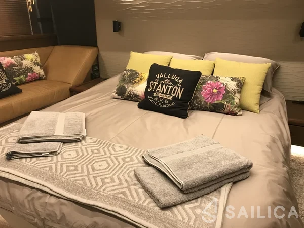 Bavaria R55 - Yacht Charter Sailica