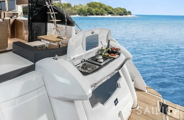 Bavaria R55 - Yacht Charter Sailica