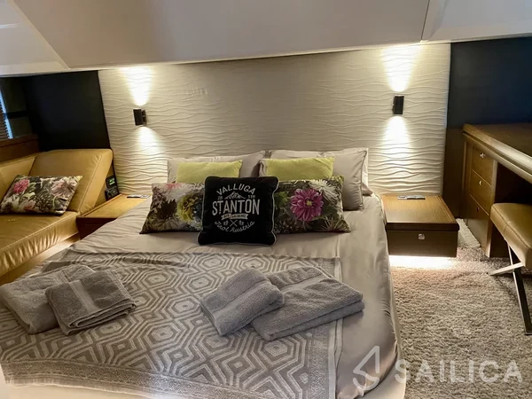 Bavaria R55 - Yacht Charter Sailica