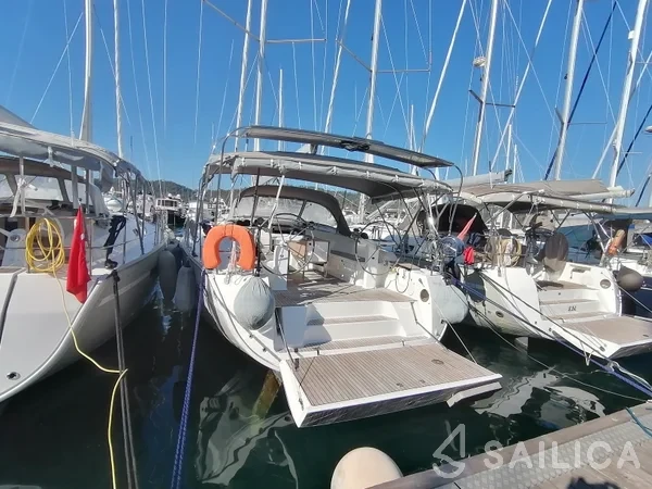 Bavaria 45 Cruiser - Yacht Charter Sailica