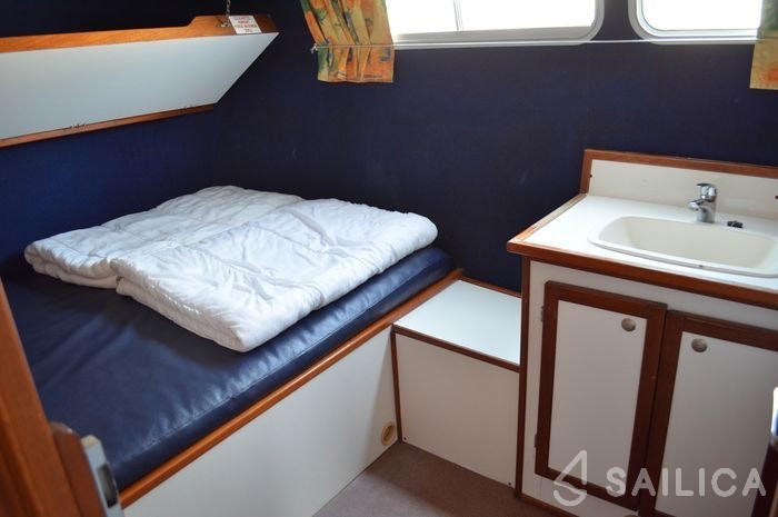 Houseboat - Yacht Charter Sailica