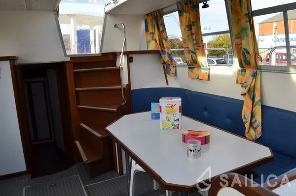 Houseboat - Yacht Charter Sailica
