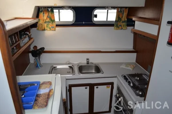 Houseboat - Yacht Charter Sailica