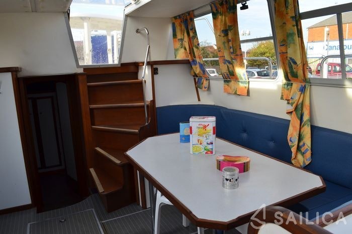 Houseboat - Yacht Charter Sailica