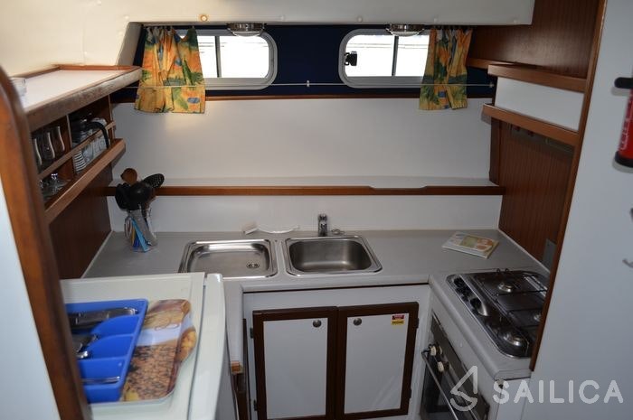 Houseboat - Yacht Charter Sailica
