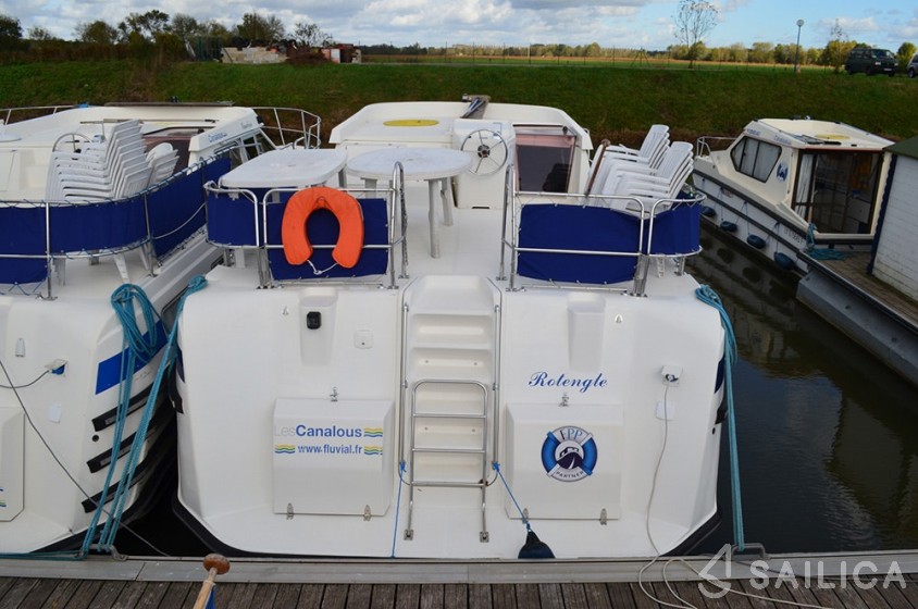 Houseboat - Yacht Charter Sailica