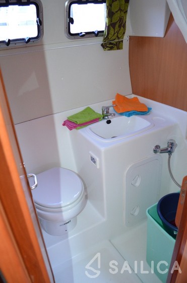 Houseboat - Yacht Charter Sailica