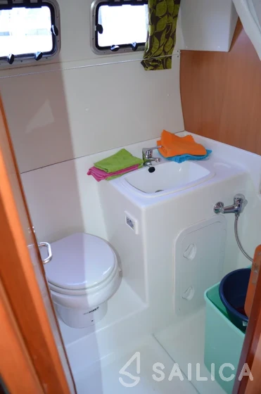 Houseboat - Yacht Charter Sailica