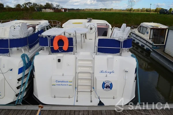 Houseboat - Yacht Charter Sailica