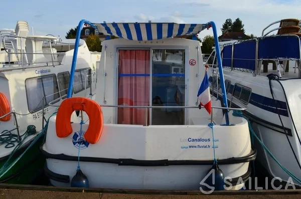Houseboat - Yacht Charter Sailica