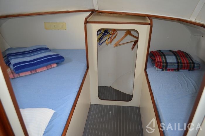 Houseboat - Yacht Charter Sailica