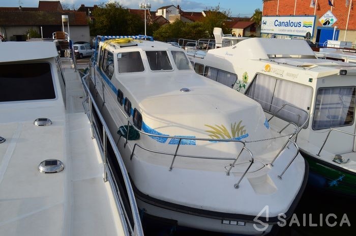 Houseboat - Yacht Charter Sailica