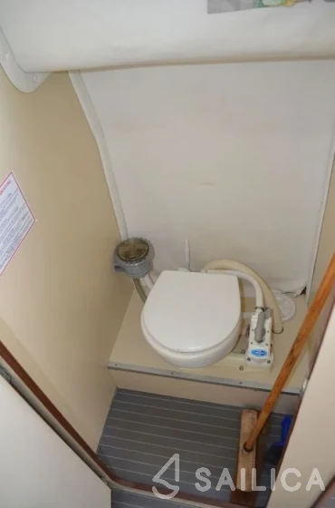 Houseboat - Yacht Charter Sailica