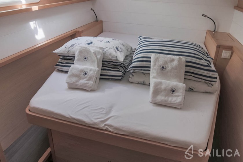 Lagoon 450 F - 4 + 2 cab. - Yacht Charter Sailica