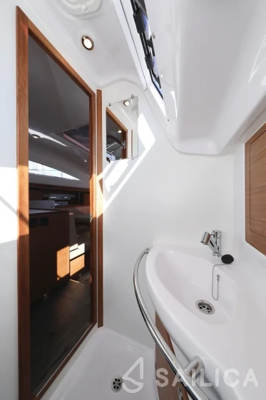 Elan Impression 40.1 - Yacht Charter Sailica