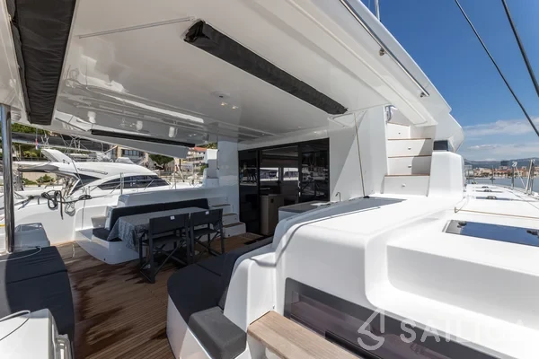 Lagoon 51 - Yacht Charter Sailica