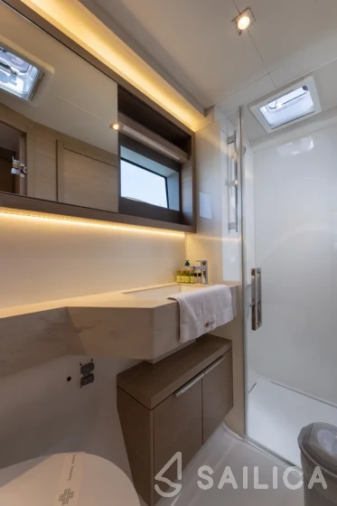 Lagoon 51 - Yacht Charter Sailica