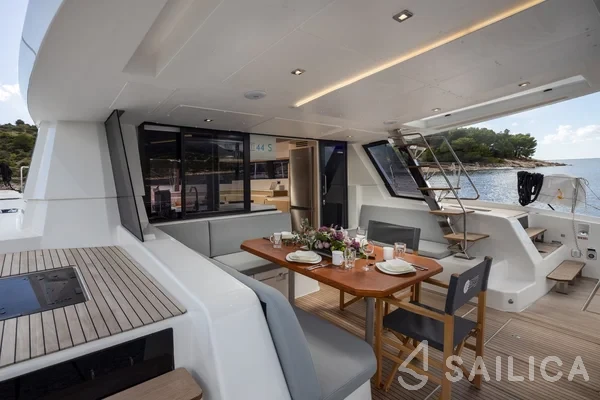 Cervetti 44 - Yacht Charter Sailica