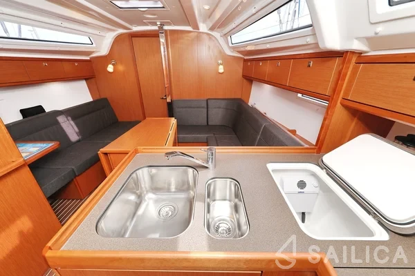 Bavaria 37 Cruiser - Yacht Charter Sailica