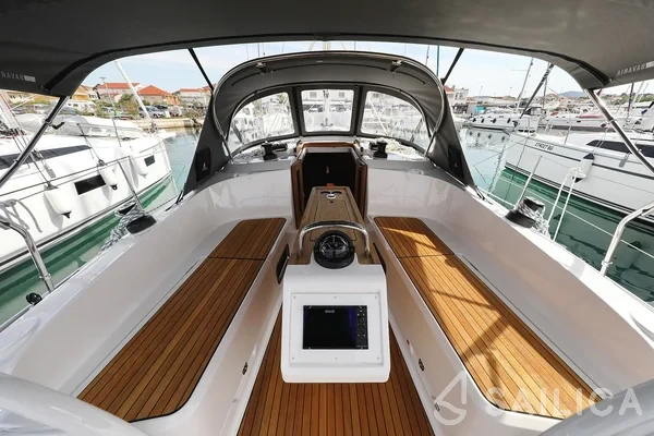 Bavaria 37 Cruiser - Yacht Charter Sailica