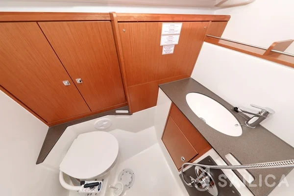 Bavaria 37 Cruiser - Yacht Charter Sailica