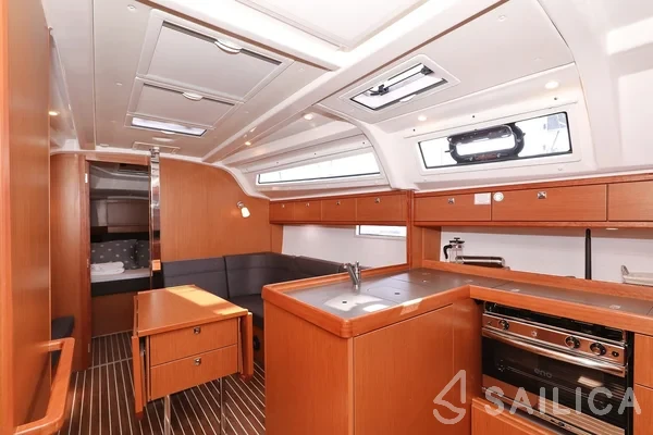 Bavaria 37 Cruiser - Yacht Charter Sailica