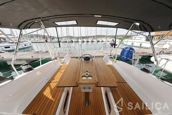 Bavaria 37 Cruiser - Yacht Charter Sailica