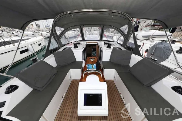 Bavaria C42 - Yacht Charter Sailica