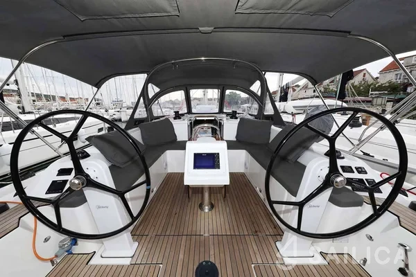 Bavaria C42 - Yacht Charter Sailica