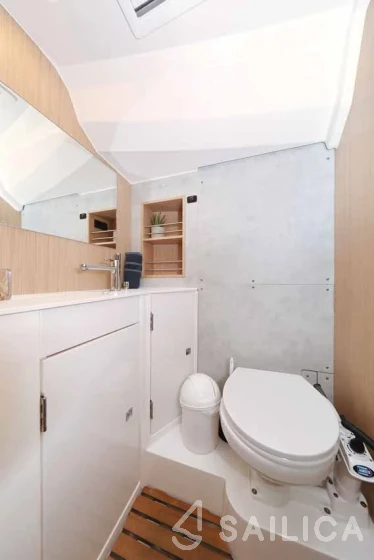 Bavaria C42 - Yacht Charter Sailica