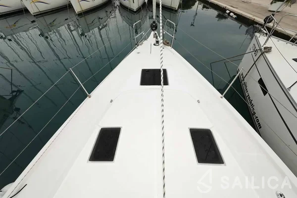 Bavaria C42 - Yacht Charter Sailica