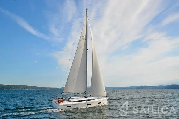 Bavaria C42 - Yacht Charter Sailica