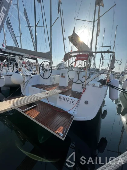 Oceanis 34.1 - Yacht Charter Sailica