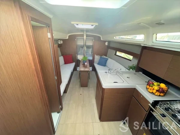 Oceanis 34.1 - Yacht Charter Sailica