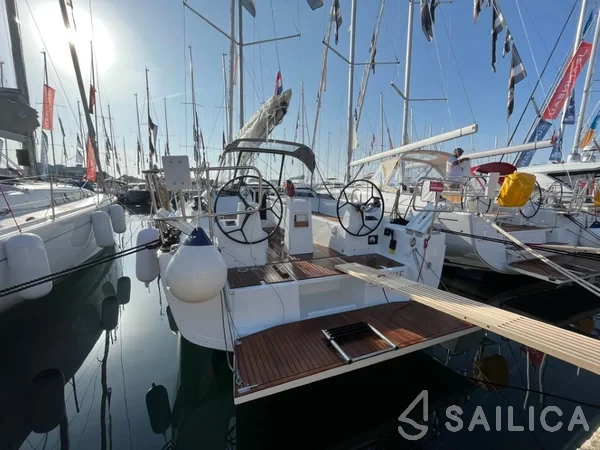 Oceanis 34.1 - Yacht Charter Sailica