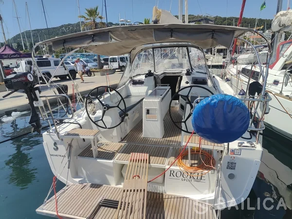 Oceanis 34.1 - Yacht Charter Sailica