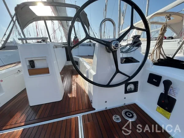 Oceanis 34.1 - Yacht Charter Sailica