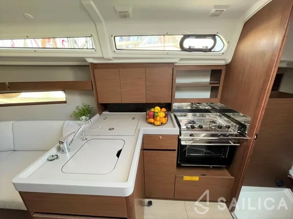 Oceanis 34.1 - Yacht Charter Sailica