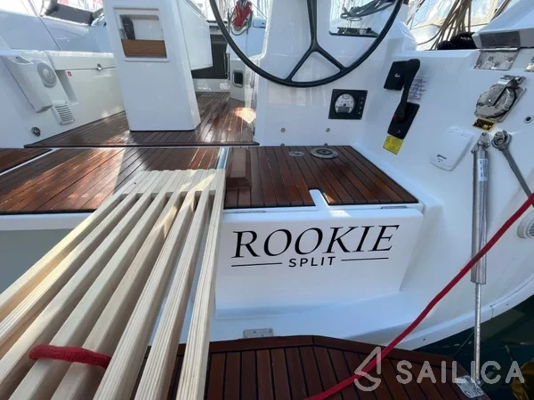 Oceanis 34.1 - Yacht Charter Sailica