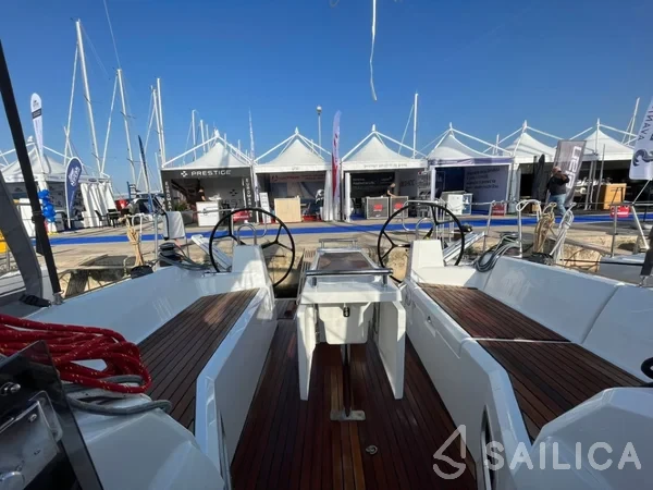 Oceanis 34.1 - Yacht Charter Sailica