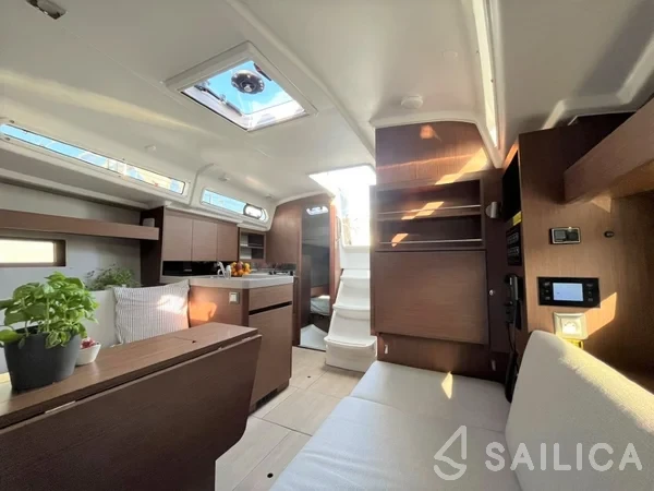 Oceanis 34.1 - Yacht Charter Sailica