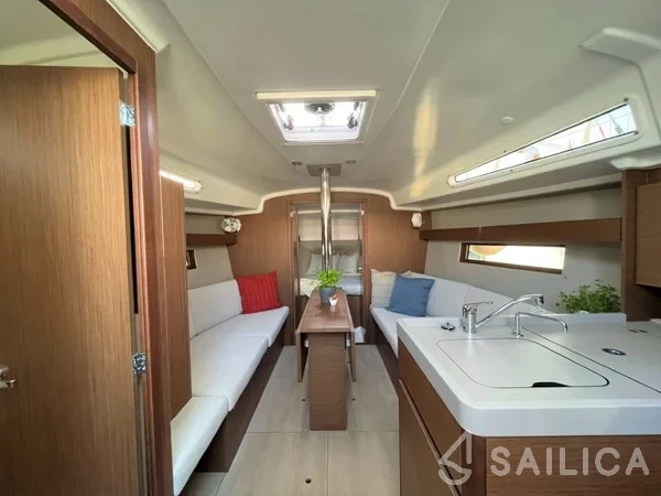 Oceanis 34.1 - Yacht Charter Sailica