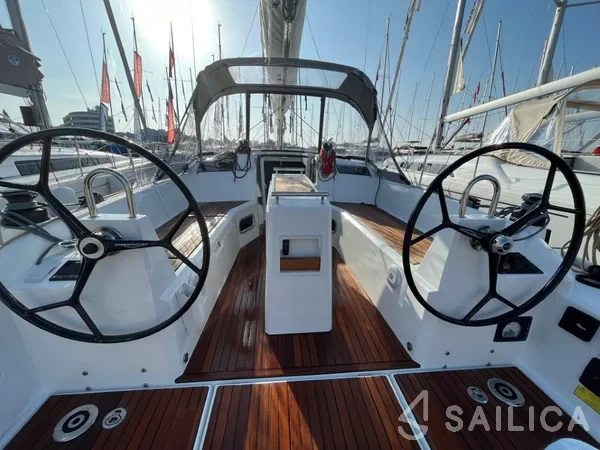 Oceanis 34.1 - Yacht Charter Sailica