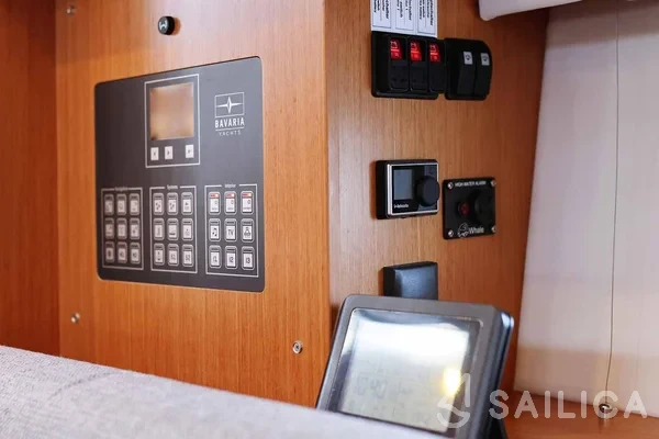 Bavaria C42 - Yacht Charter Sailica