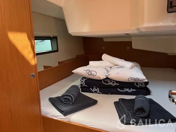 Bavaria C42 - Yacht Charter Sailica