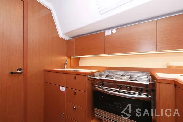 Bavaria C42 - Yacht Charter Sailica