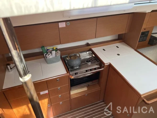 Bavaria C42 - Yacht Charter Sailica